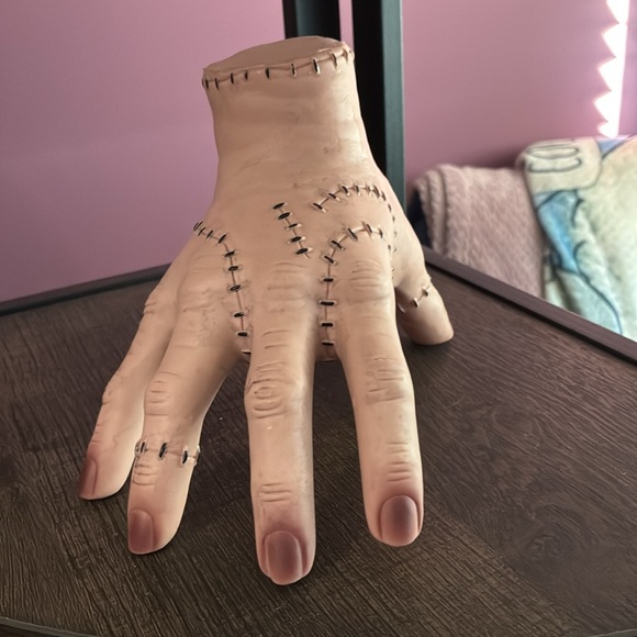 Thing Severed Hand Prop Wednesday Adams - Picture 1 of 6